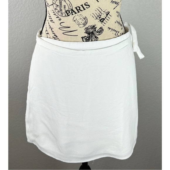 Aritzia Sun-Deh White Full Wrap Mini Skirt, size Large - Picture 2 of 14